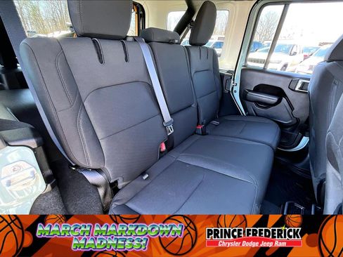 Used 2023 Jeep Wrangler Unlimited w/ Cold Weather Group image 22