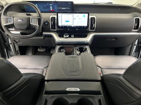 Used 2025 Ford Expedition Platinum AWD/4WD image 58