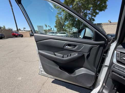Used 2025 Nissan Rogue SV FWD image 18