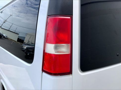 Used 2019 Chevrolet Express 3500 LT w/ LT Preferred Equipment Group RWD image 31