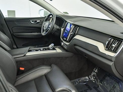 Certified 2022 Volvo XC60 B5 Inscription image 17