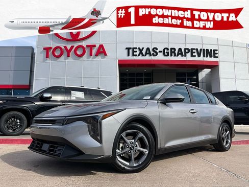 Used 2025 Kia K4 LXS image 1