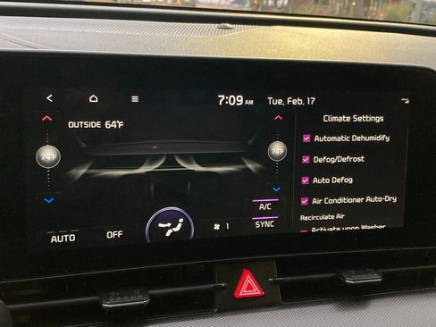 Used 2025 Kia Sportage SX image 25