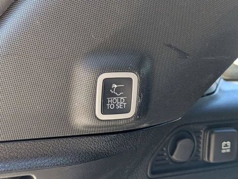 Used 2023 Jeep Grand Cherokee Altitude AWD/4WD image 9