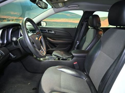 Used 2016 Chevrolet Malibu LT image 17