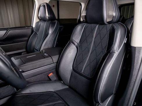 Used 2025 INFINITI QX80 Sensory AWD/4WD image 5