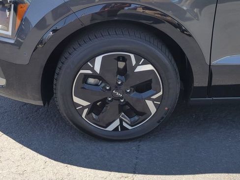 Certified 2024 Kia Niro Wave FWD image 11