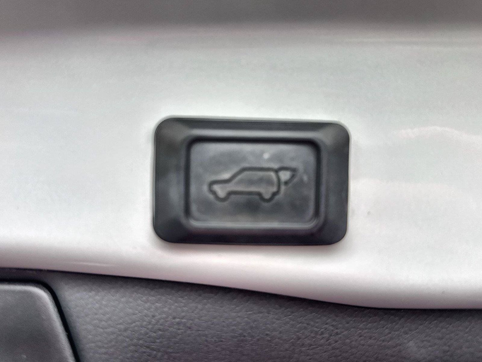 Used 2020 Toyota RAV4 XLE Premium AWD/4WD image 19