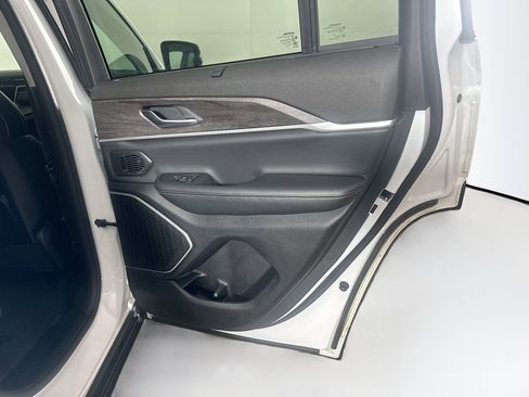 Used 2022 Jeep Grand Cherokee Limited 4xe w/ Luxury Tech Group II image 30