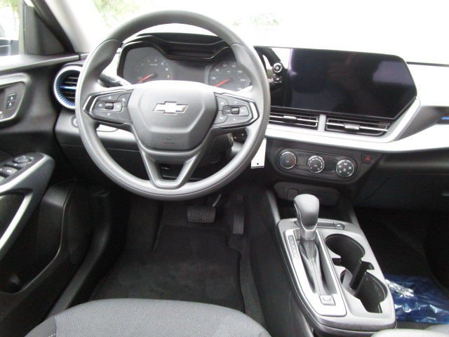 Used 2026 Chevrolet Trax LS FWD image 12