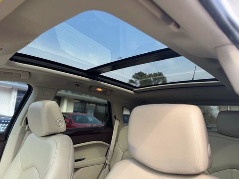 Used 2014 Cadillac SRX Luxury w/ Driver Awareness Package FWD image 16