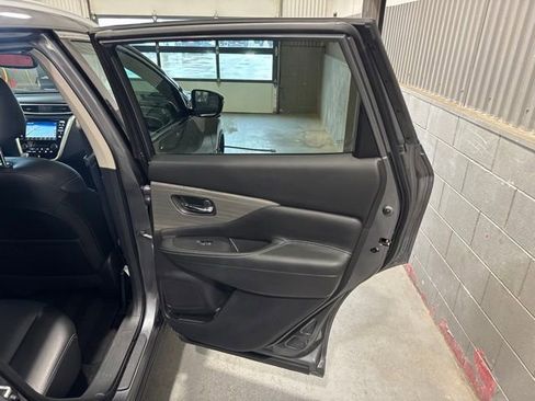 Used 2018 Nissan Murano SL w/ Moonroof Package AWD/4WD image 16