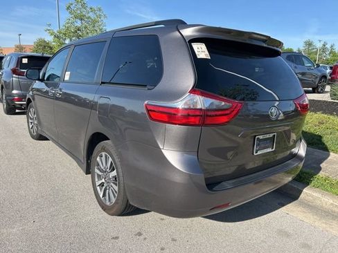 Used 2020 Toyota Sienna XLE AWD/4WD image 4