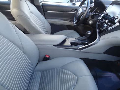 Used 2024 Toyota Camry SE image 12