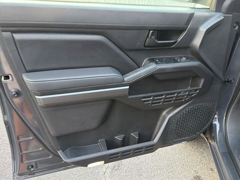 Certified 2025 Toyota Tacoma SR5 AWD/4WD image 16