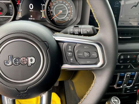 Used 2024 Jeep Wrangler Unlimited Sahara AWD/4WD image 24