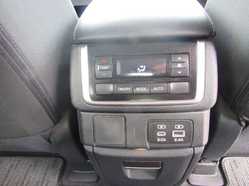 Used 2024 Subaru Ascent Premium w/ Convenience Package image 11