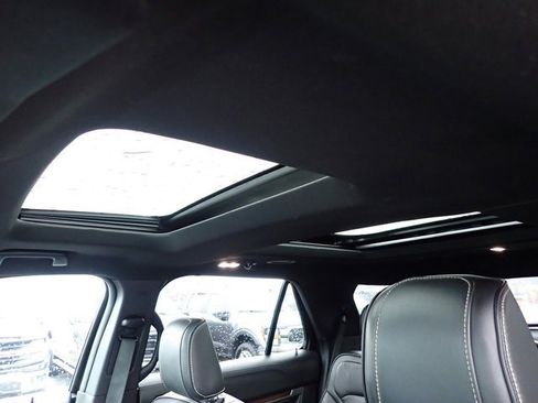 Used 2019 Ford Explorer Platinum image 25