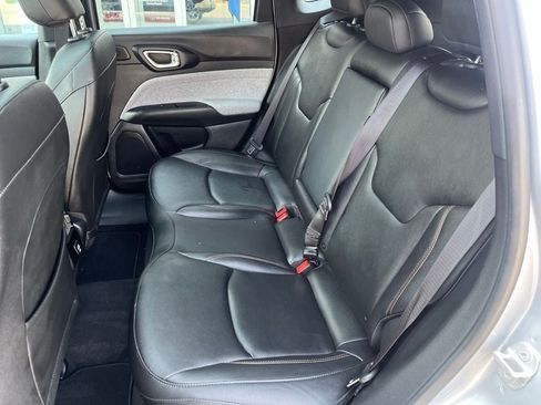 Used 2024 Jeep Compass Latitude w/ Sun and Sound Group AWD/4WD image 18
