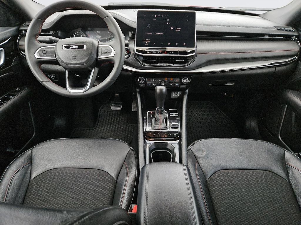Used 2025 Jeep Compass Trailhawk AWD/4WD image 14