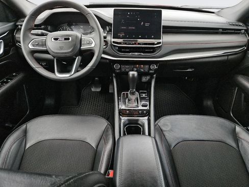 Used 2025 Jeep Compass Trailhawk AWD/4WD image 14