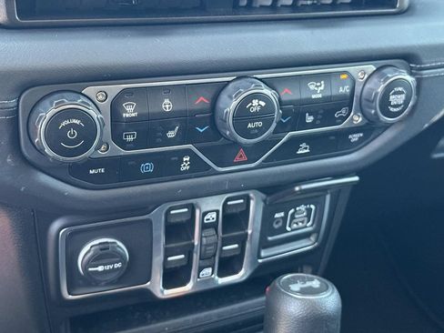 Used 2025 Jeep Wrangler Unlimited Sahara AWD/4WD image 22