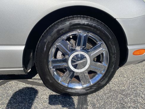 Used 2005 Ford Thunderbird Deluxe image 9