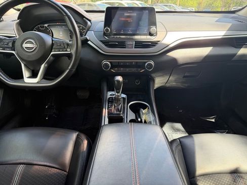 Used 2024 Nissan Altima 2.5 SR FWD image 12