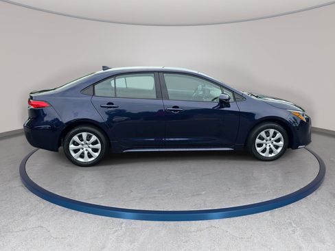 Used 2022 Toyota Corolla LE FWD image 4