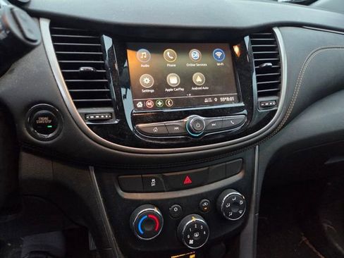 Used 2020 Chevrolet Trax LT w/ LT Convenience Package image 8