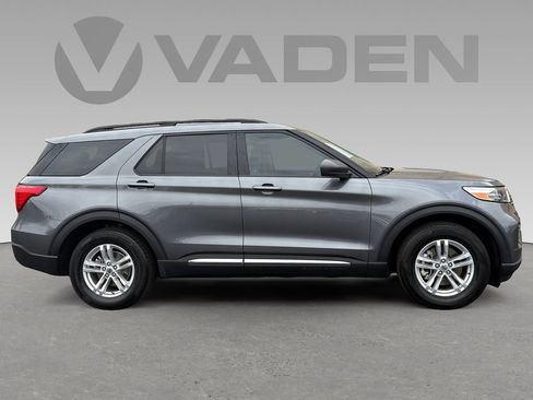 Used 2022 Ford Explorer XLT w/ Equipment Group 202A image 7