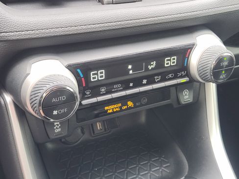 Used 2020 Toyota RAV4 XLE w/ Convenience Package image 22