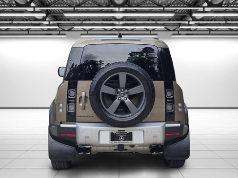 Used 2025 Land Rover Defender 110 S AWD/4WD image 8