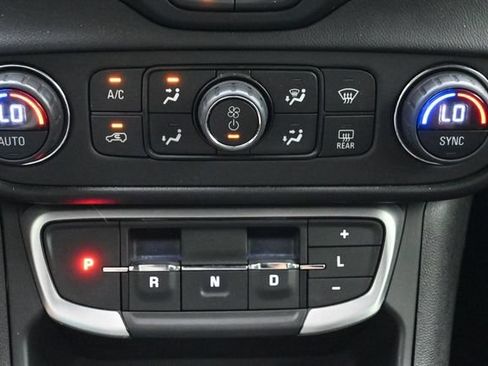 Used 2022 GMC Terrain SLE w/ Driver Convenience Package AWD/4WD image 11