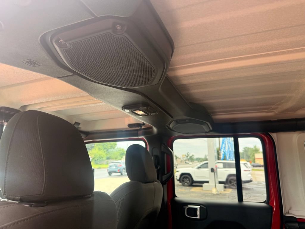 Used 2018 Jeep Wrangler Unlimited Sahara AWD/4WD image 19