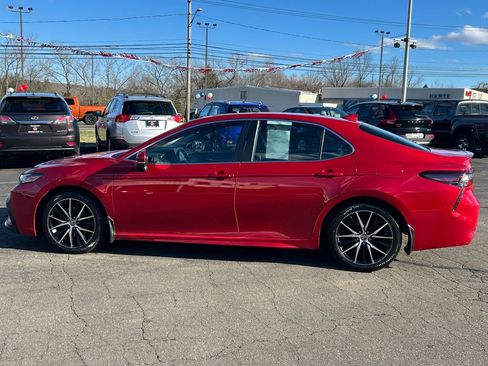 Used 2023 Toyota Camry SE w/ Cold Weather Package image 9