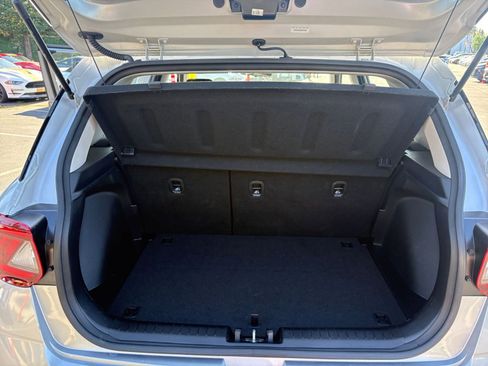 Used 2025 Hyundai Venue SEL image 32