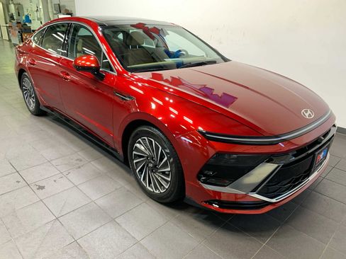 Used 2024 Hyundai Sonata Limited image 2