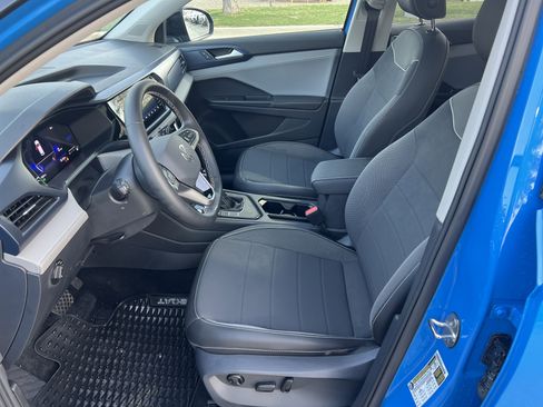 Certified 2024 Volkswagen Taos SE w/ Panoramic Sunroof Package image 15