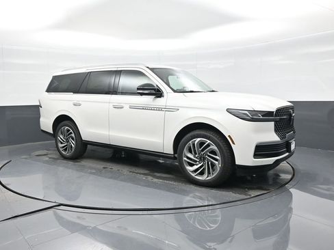 New 2025 Lincoln Navigator Reserve image 10