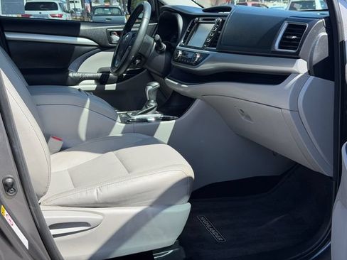 Used 2015 Toyota Highlander XLE FWD image 22