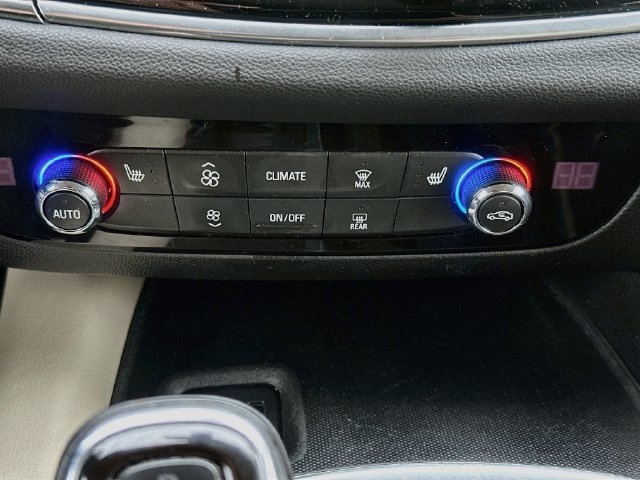 Used 2018 Buick Enclave Essence FWD image 16