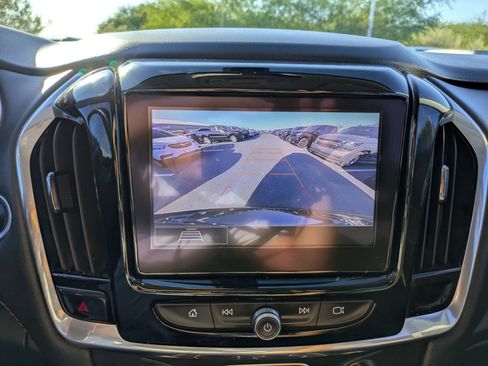 Used 2020 Chevrolet Traverse LT image 17