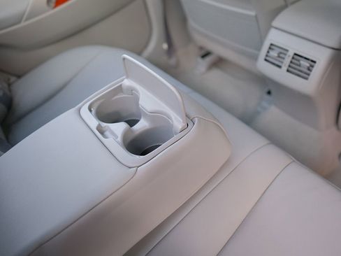 Used 2009 Toyota Camry XLE FWD image 29