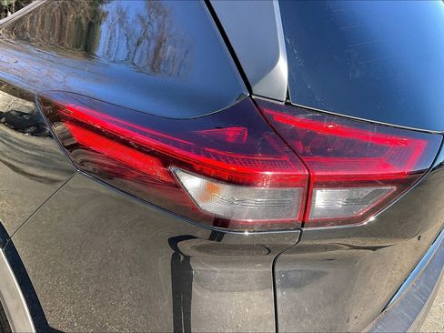 Used 2021 Nissan Rogue S image 26