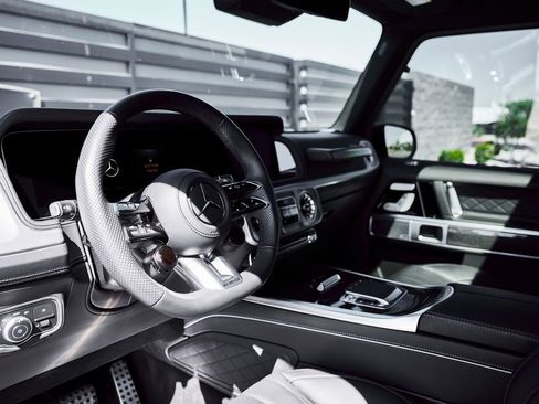 Used 2025 Mercedes-Benz G 63 AMG 4MATIC image 2