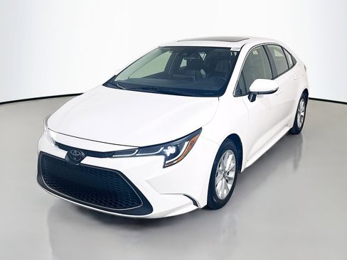 Used 2022 Toyota Corolla XLE FWD image 4