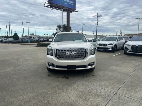 Used 2015 GMC Yukon Denali w/ Touring Package image 2