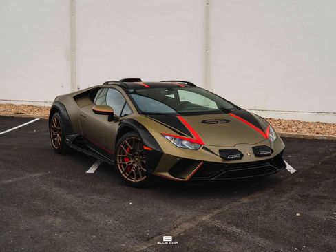 Used 2024 Lamborghini Huracan Sterrato image 1