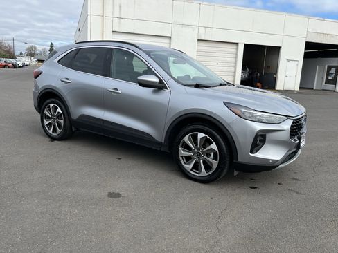 Used 2024 Ford Escape Platinum image 7